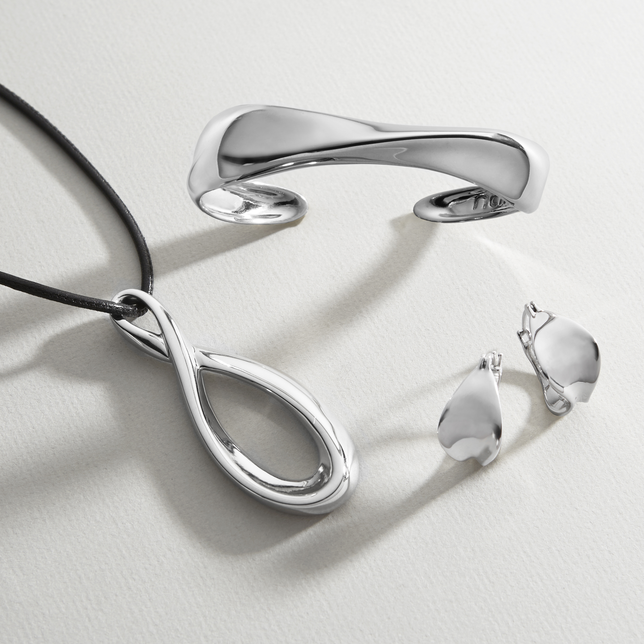 Tapered Hoop Earrings image number null